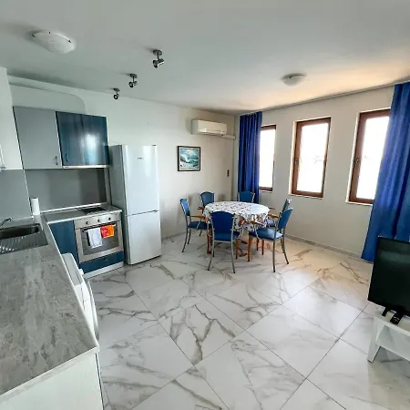Apartment With Sea View *