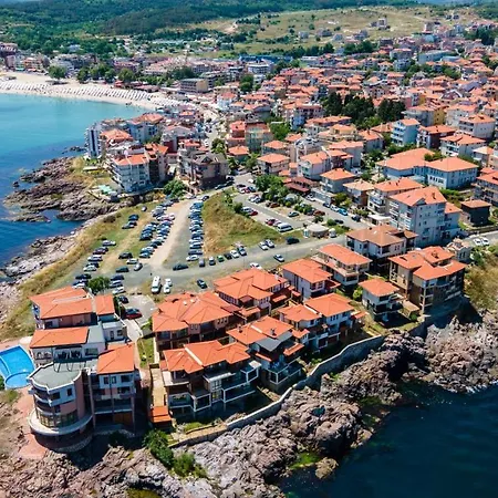 Apartment With Sea View *